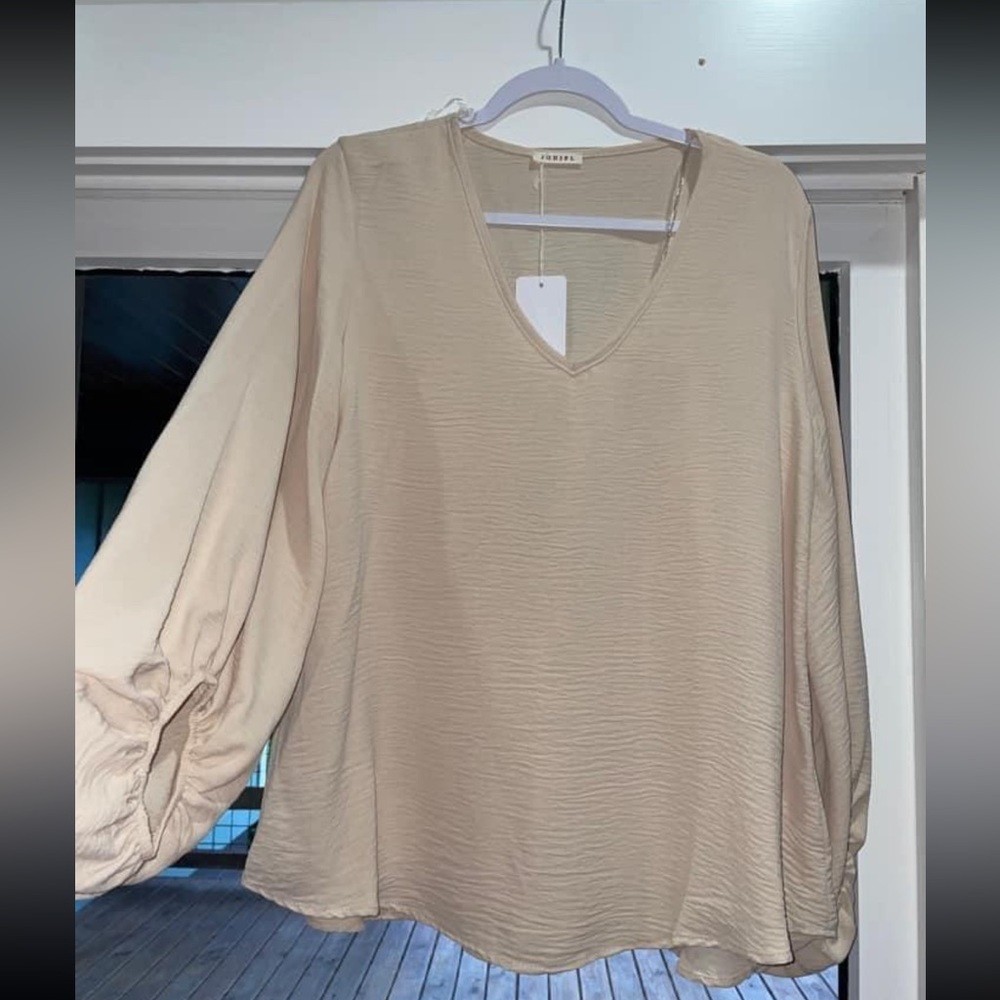🌟Nude Balloon Sleeve V-Neck Top🌟
